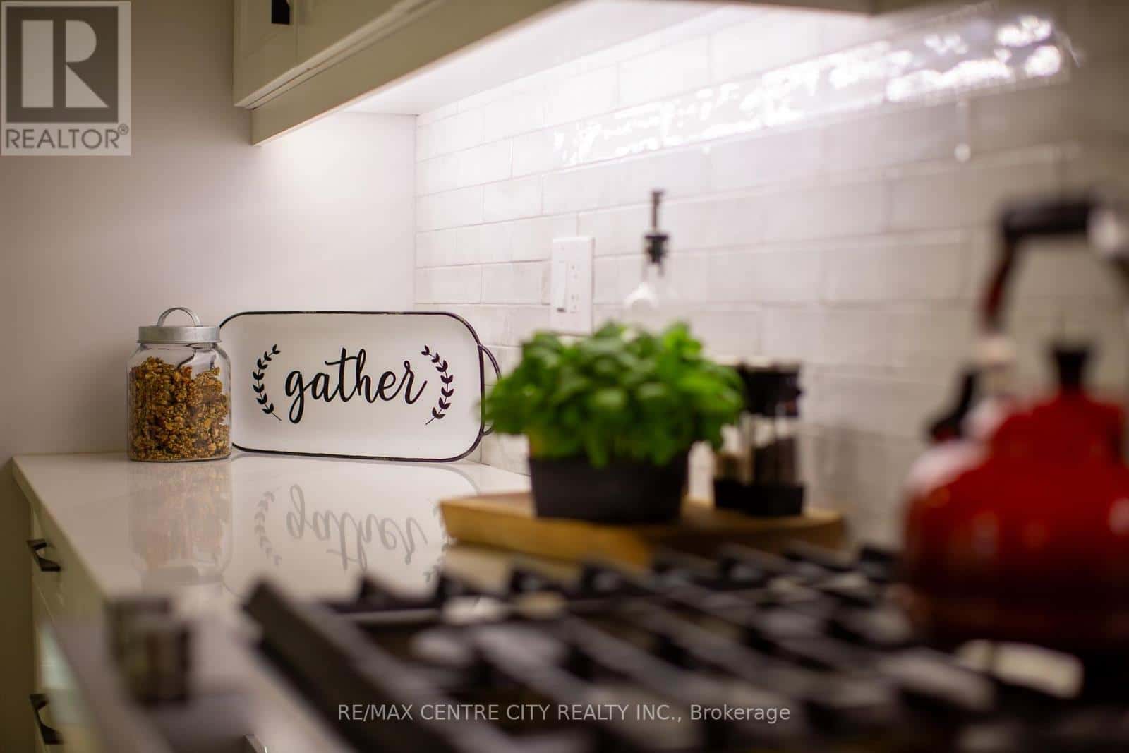 41 MILFORD CRESCENT — London North (North G), Ontario - Photo 5 of 48