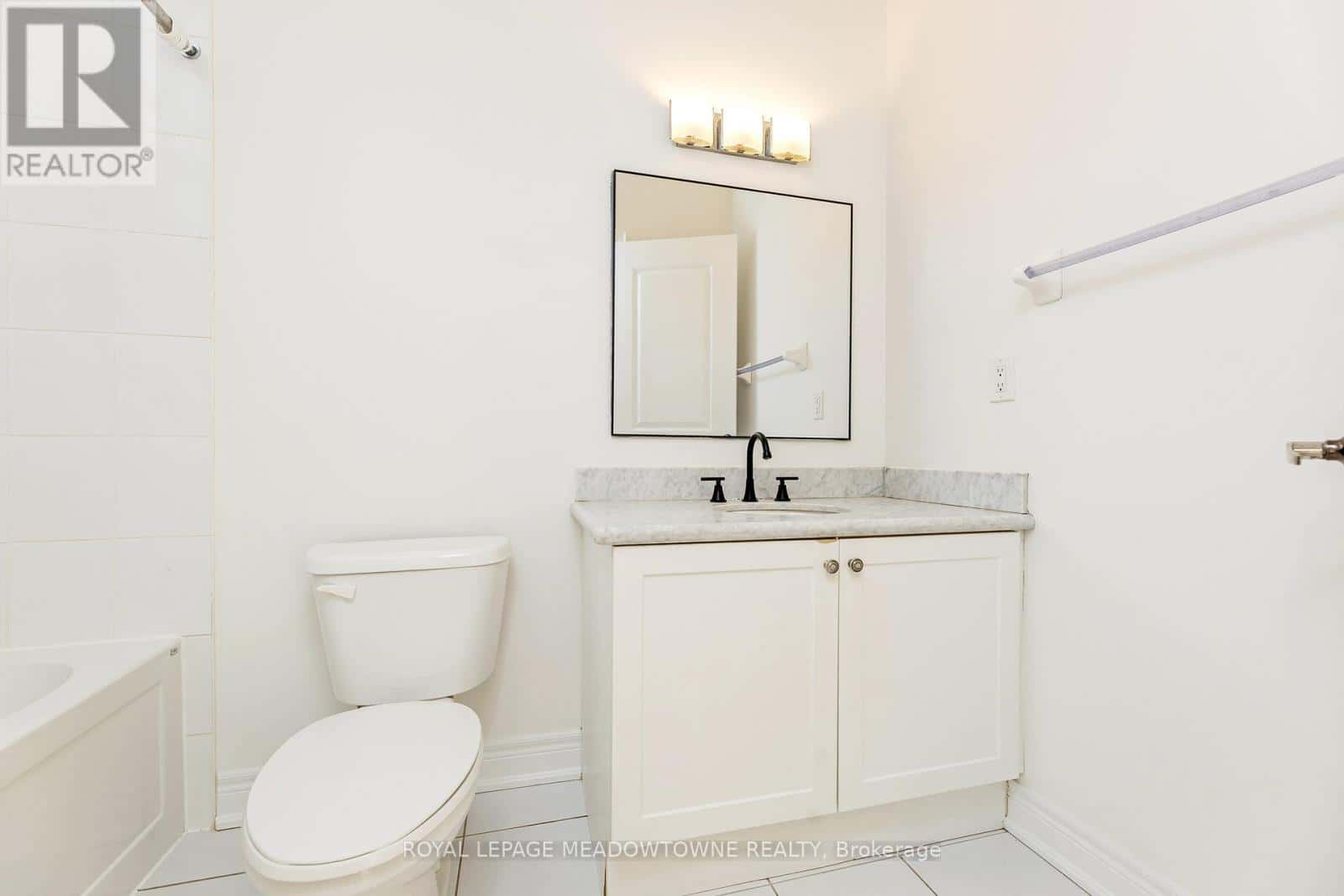 UPPER - 9105 DERRY ROAD W — Milton (CL Clarke), Ontario - Photo 4 of 40