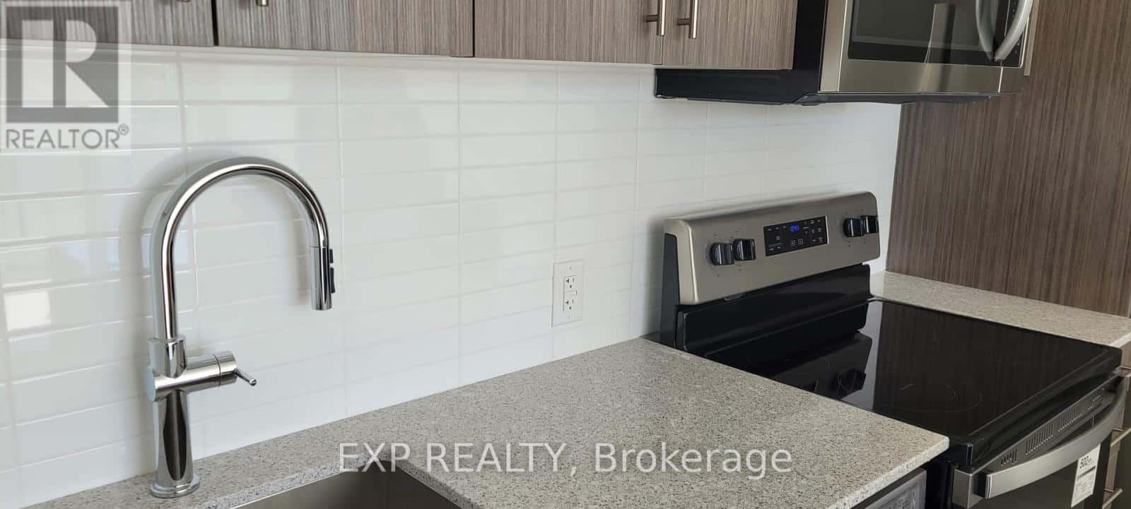 420 - 2782 BARTON ST E STREET — Hamilton (Riverdale), Ontario - Photo 3 of 19