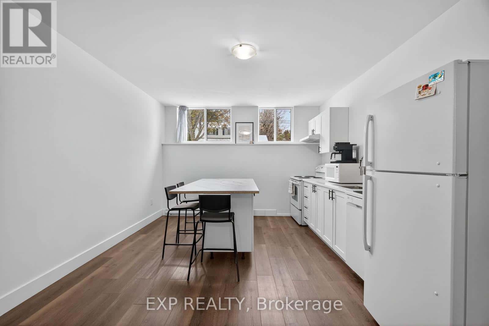 53 LAKEVIEW AVENUE — Kingston (City SouthWest), Ontario - Photo 3 of 49