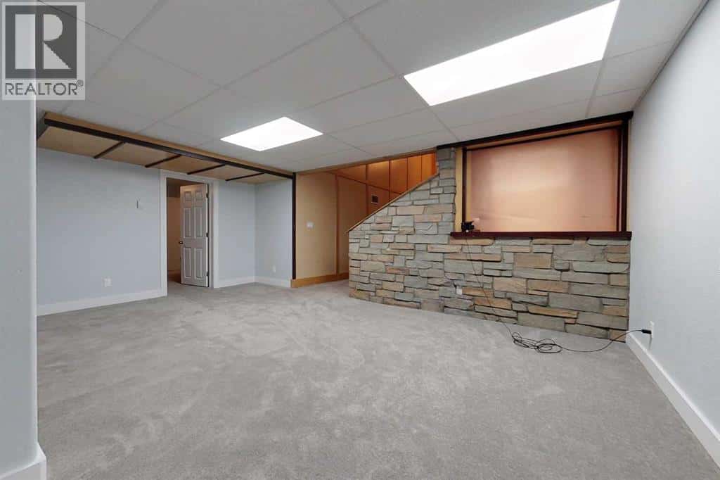 4230 caribou crescernt — Wabasca, Alberta - Photo 4 of 42