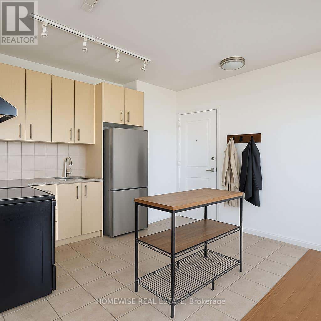 7 - 3635 DUNDAS STREET W — Toronto (Runnymede-Bloor West Village), Ontario - Photo 5 of 10