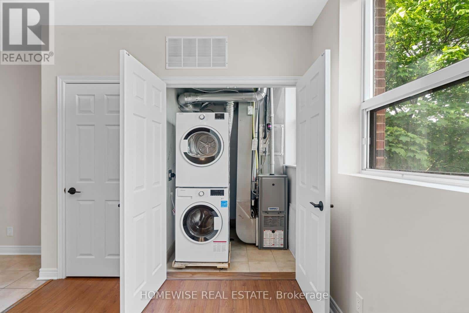 7 - 3635 DUNDAS STREET W — Toronto (Runnymede-Bloor West Village), Ontario - Photo 3 of 10