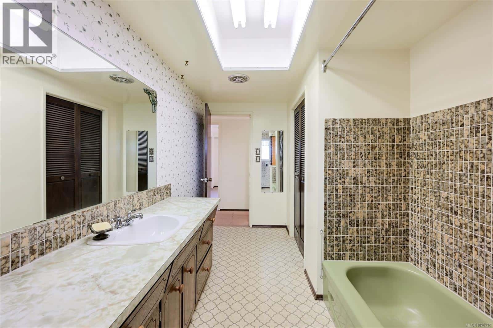 4203 Leeron Pl — Metchosin, British Columbia - Photo 2 of 96