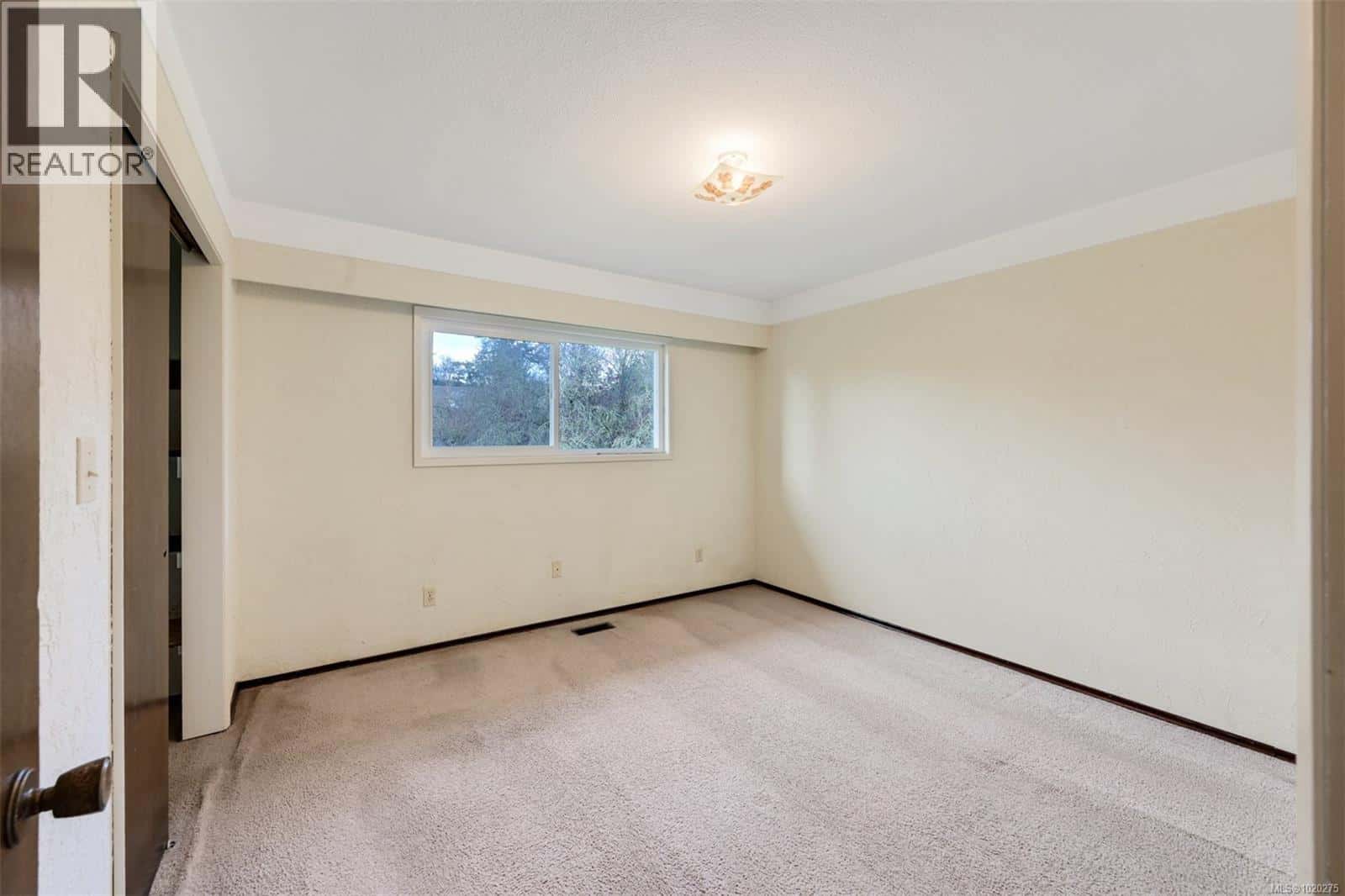 4203 Leeron Pl — Metchosin, British Columbia - Photo 3 of 96