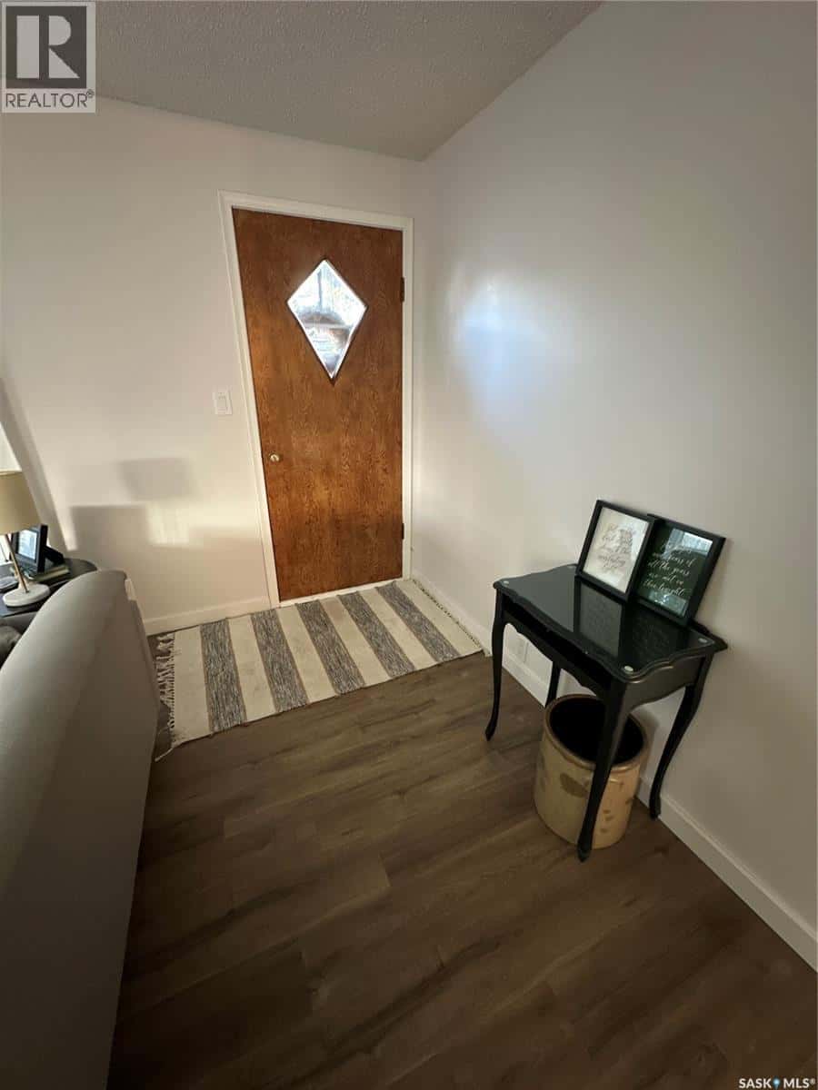 1019 8th STREET — Rosthern, Saskatchewan - Photo 4 of 37