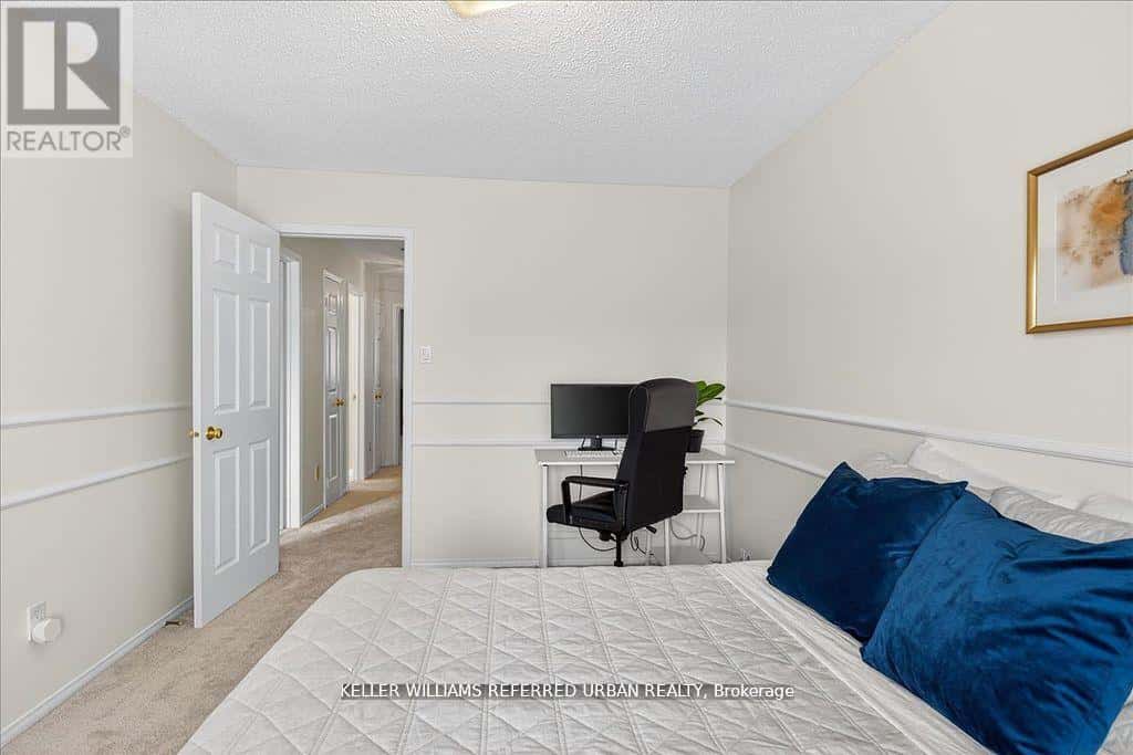 32 NELSON CIRCLE — Newmarket (Armitage), Ontario - Photo 2 of 47