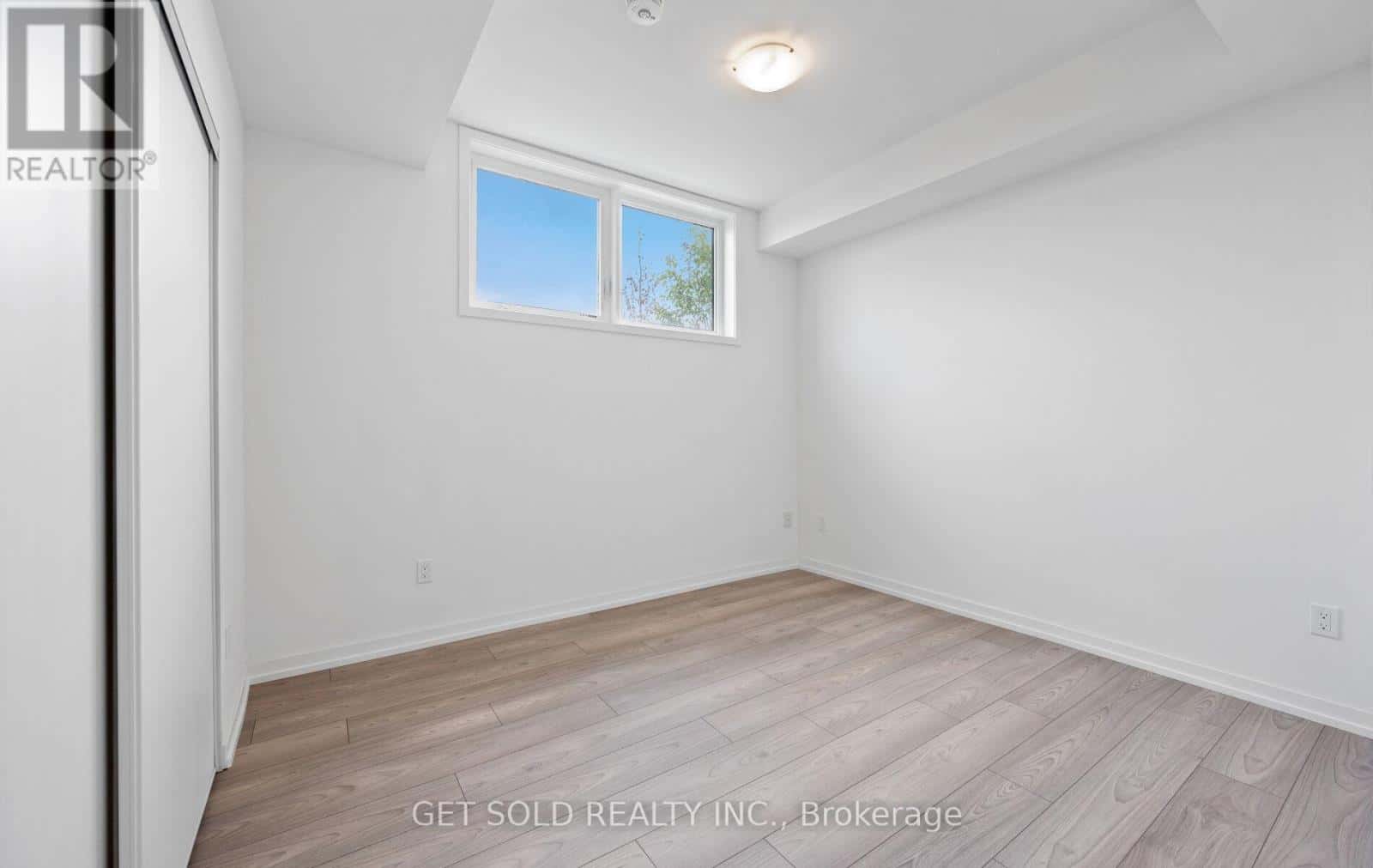 18 - 18 LYTHAM GREEN CIRCLE — Newmarket (Glenway Estates), Ontario - Photo 5 of 21