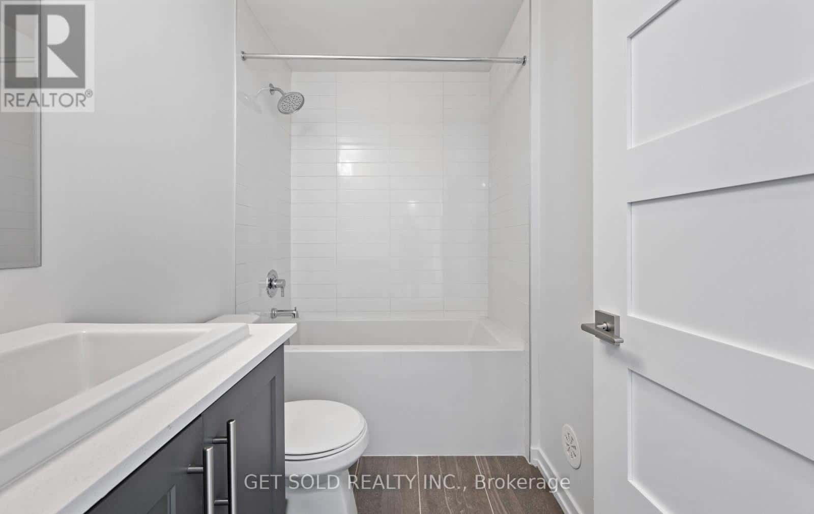 18 - 18 LYTHAM GREEN CIRCLE — Newmarket (Glenway Estates), Ontario - Photo 3 of 21