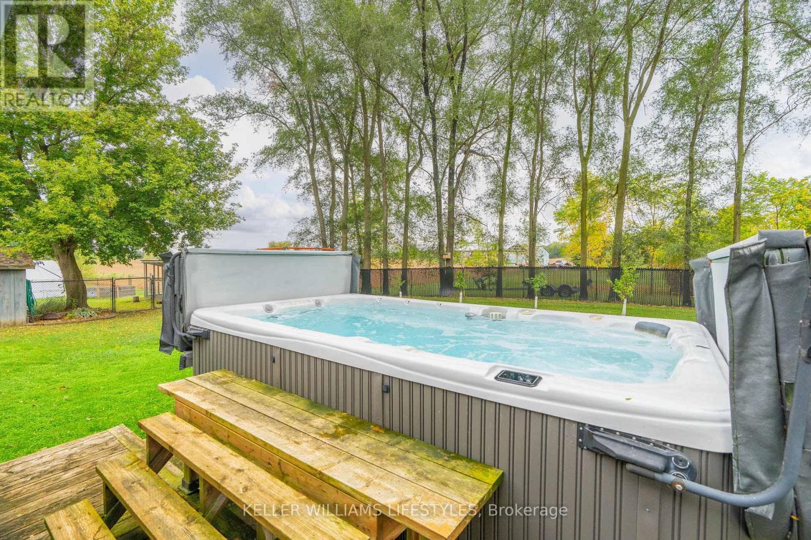 8749 LONGWOODS ROAD — Strathroy-Caradoc, Ontario - Main photo