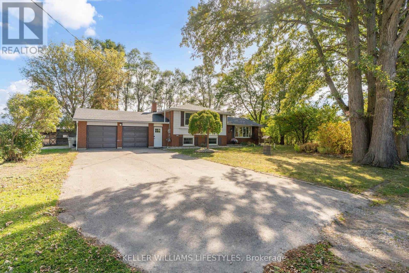 8749 LONGWOODS ROAD — Strathroy-Caradoc, Ontario - Photo 2 of 42