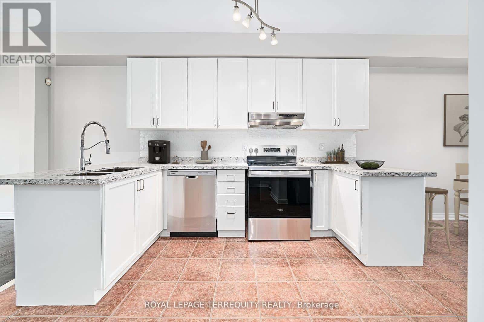 5 - 301 STROUDS LANE — Pickering (Highbush), Ontario - Photo 4 of 38