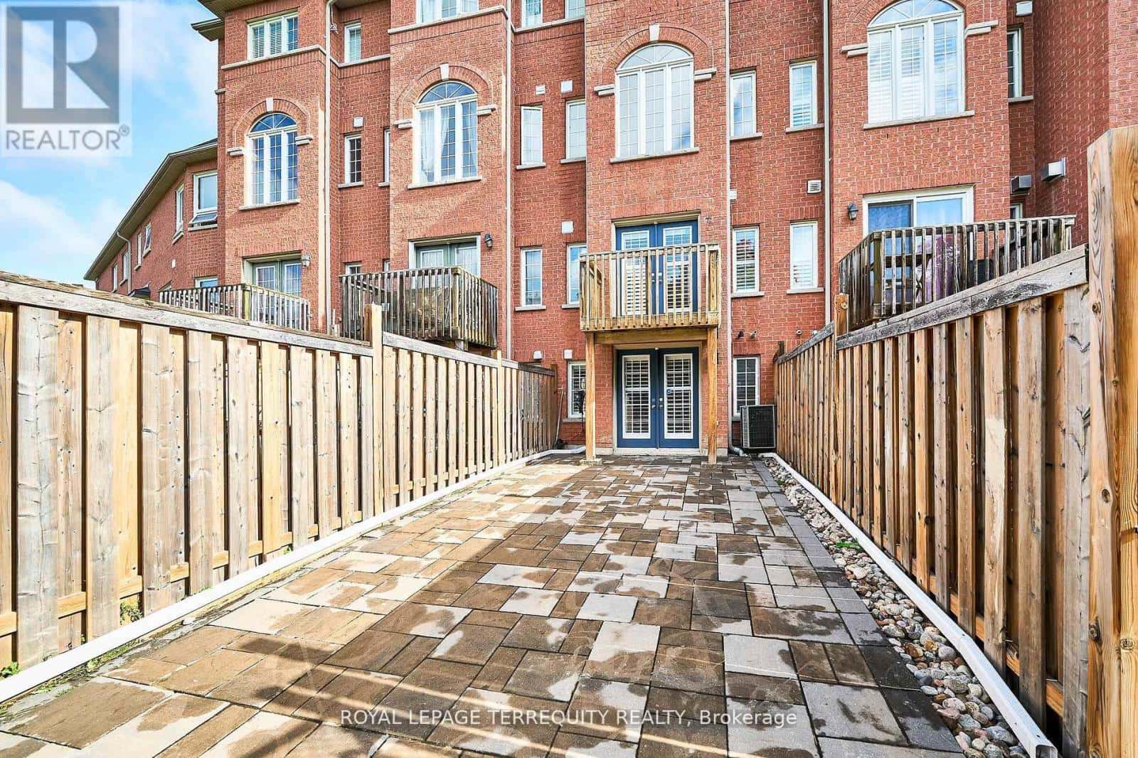 5 - 301 STROUDS LANE — Pickering (Highbush), Ontario - Photo 2 of 38