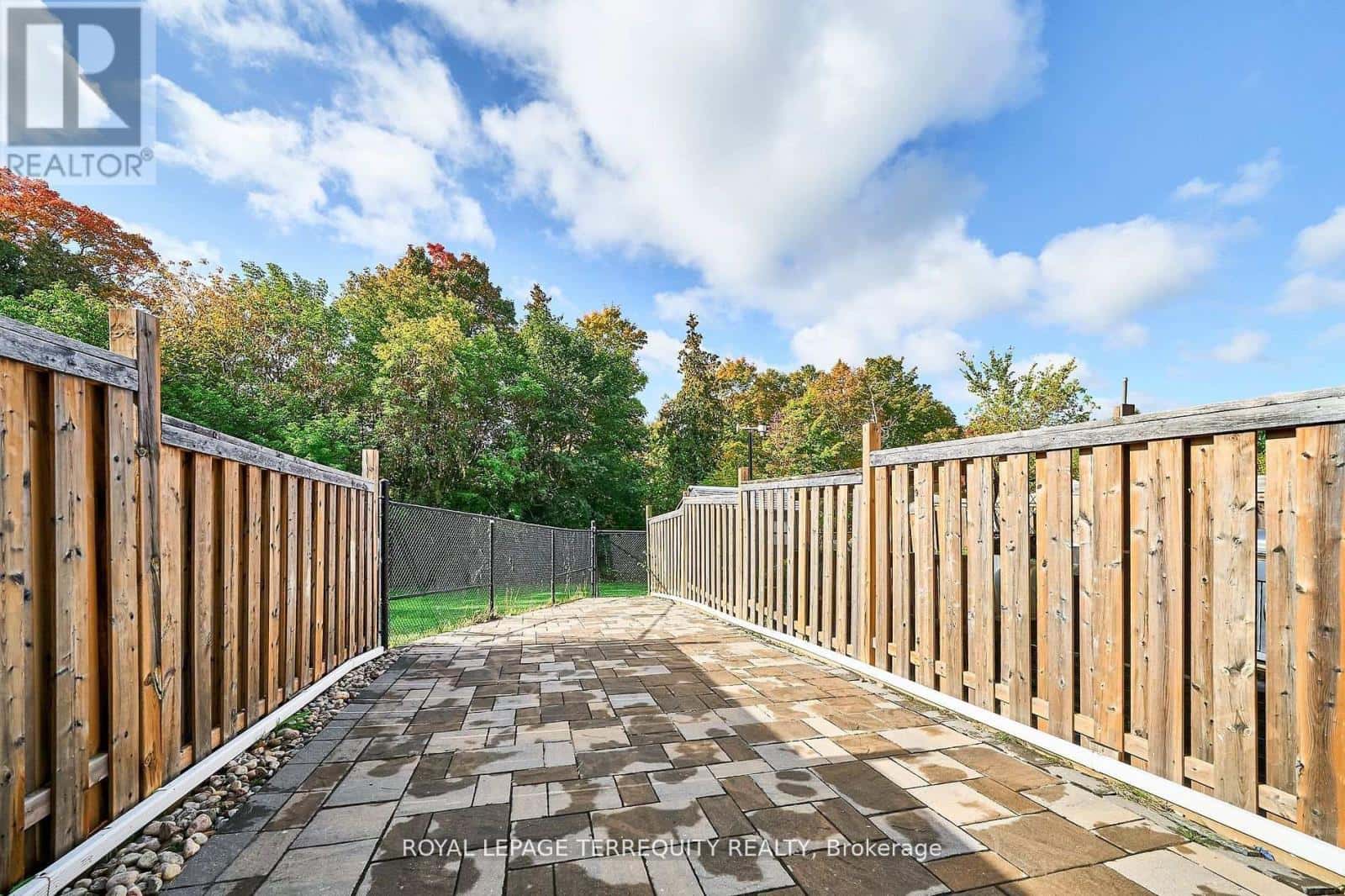 5 - 301 STROUDS LANE — Pickering (Highbush), Ontario - Photo 3 of 38