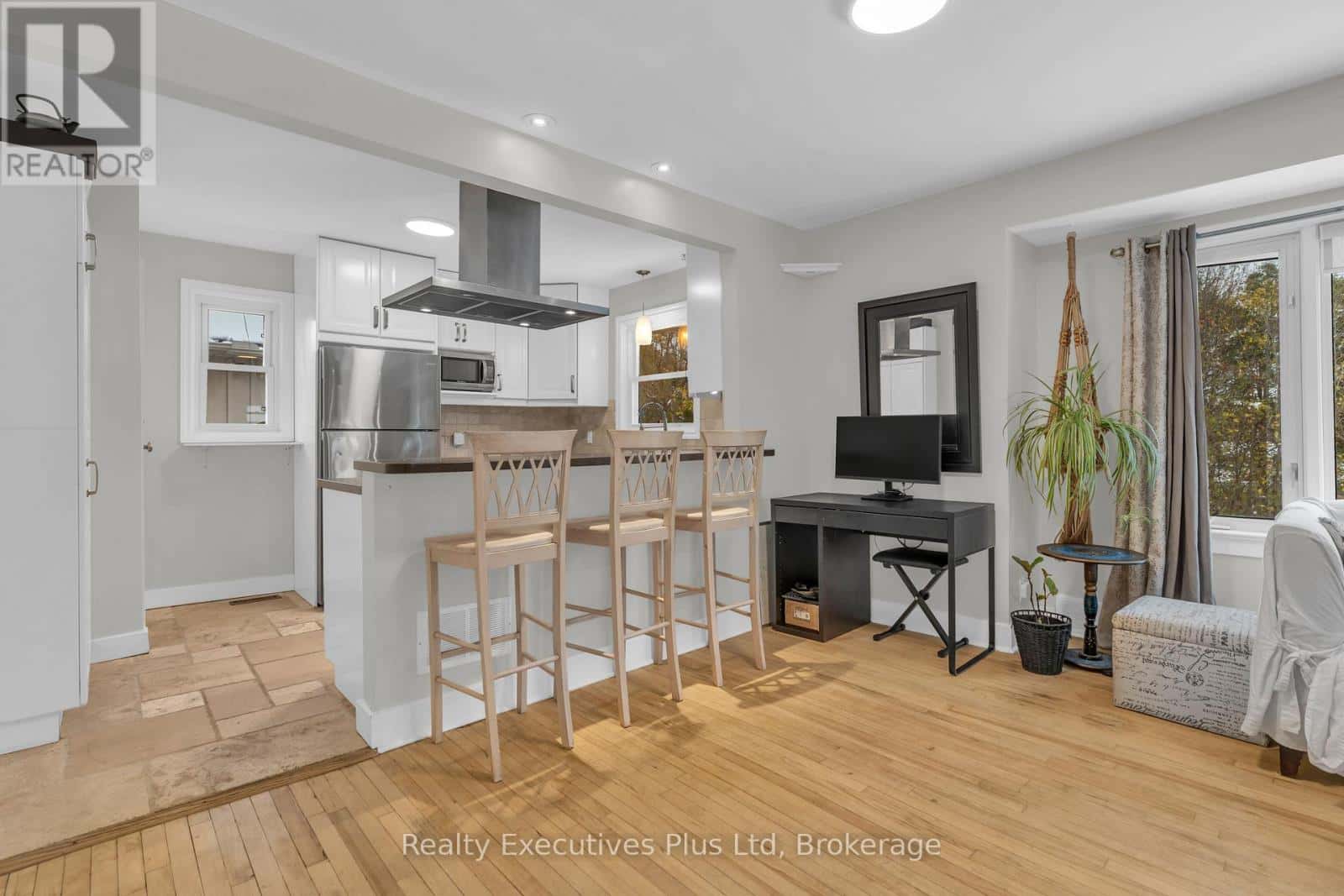 20 SUMMIT CRESCENT — Guelph (Exhibition Park), Ontario - Photo 2 of 43