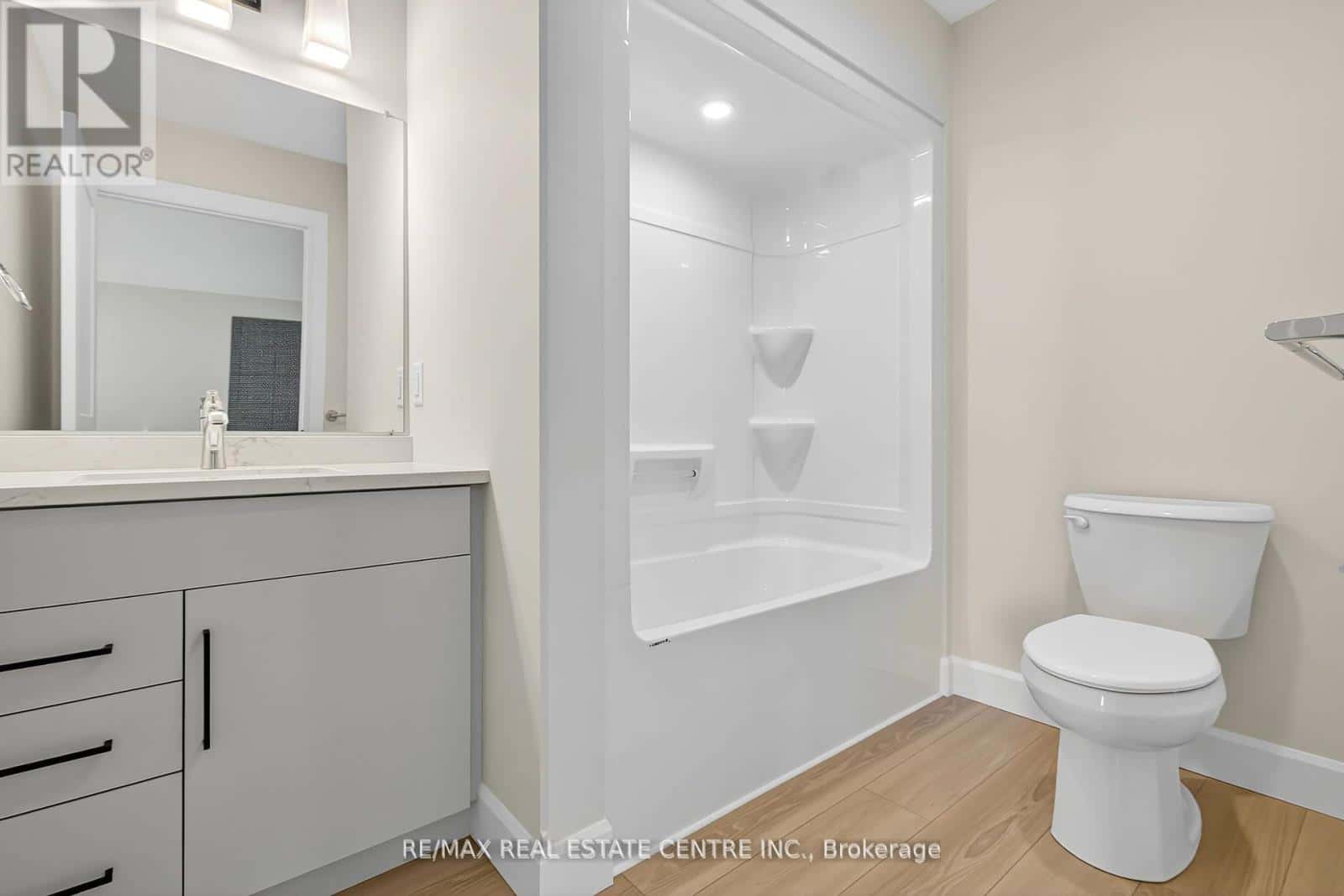 93 MOONSTONE CRESCENT — Chatham-Kent, Ontario - Photo 2 of 25