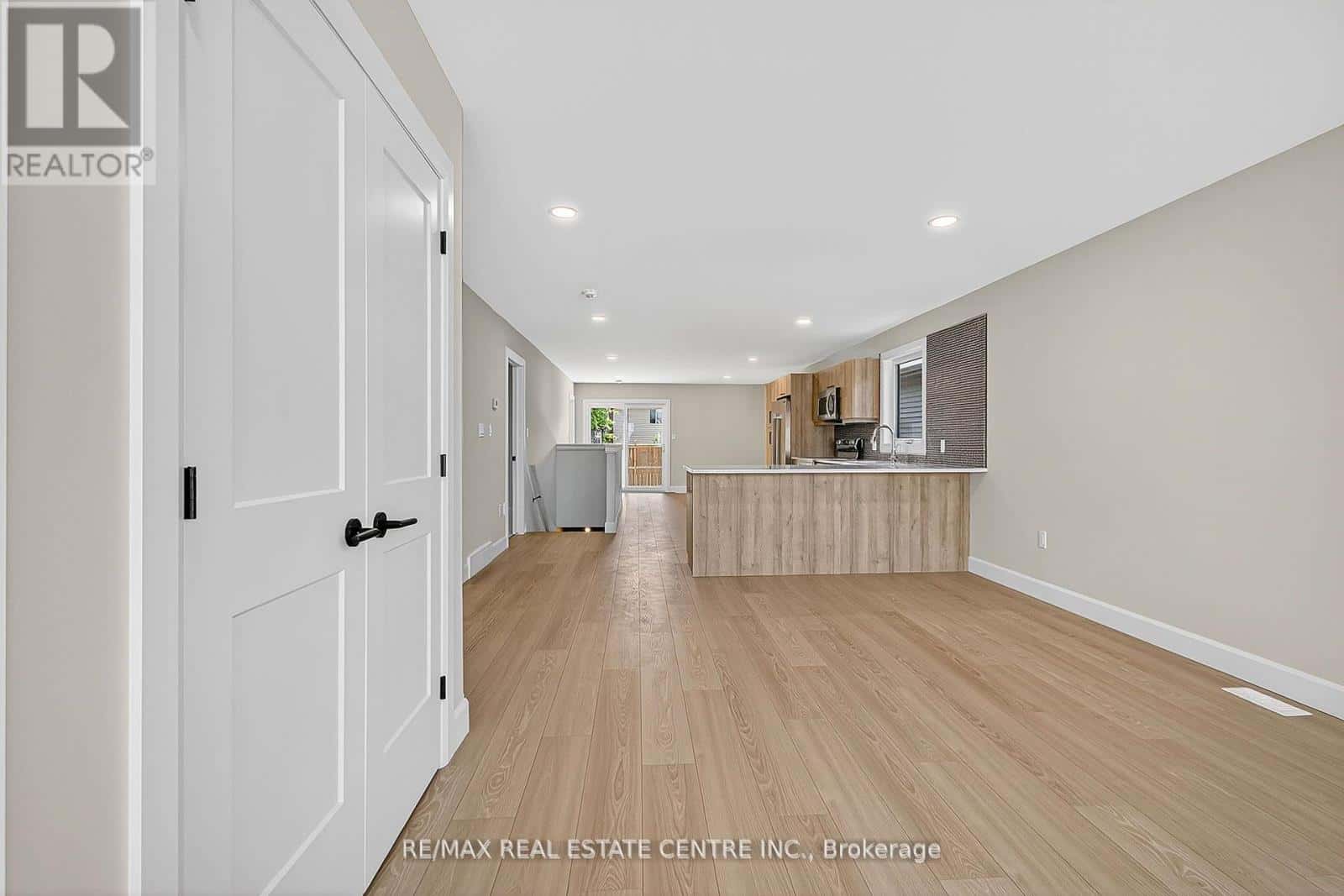 93 MOONSTONE CRESCENT — Chatham-Kent, Ontario - Photo 3 of 25