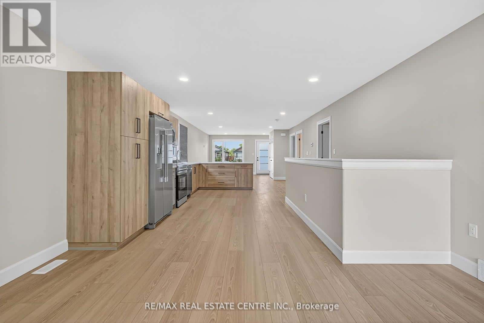 93 MOONSTONE CRESCENT — Chatham-Kent, Ontario - Photo 5 of 25