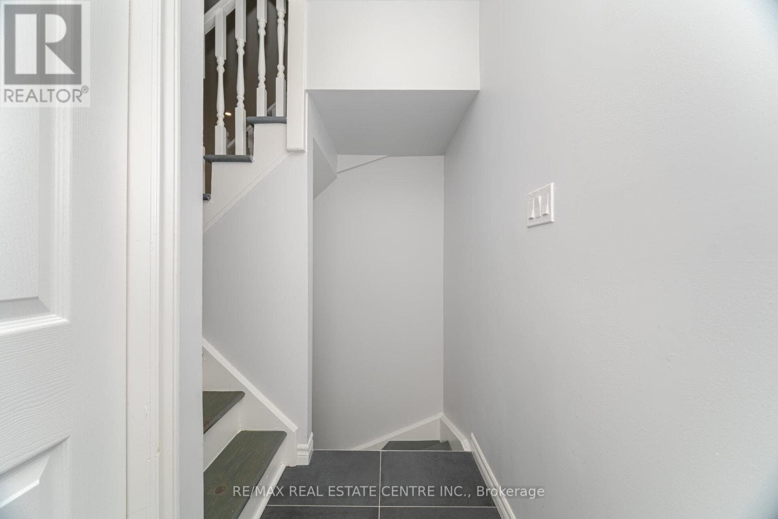 233B VINE STREET — St. Catharines (Fairview), Ontario - Main photo