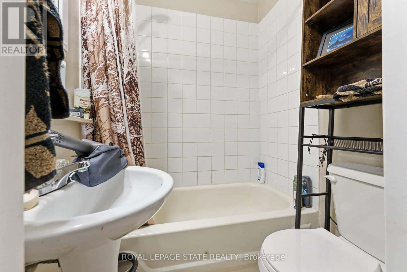 180 EMERALD STREET S — Hamilton (Stinson), Ontario - Photo 2 of 46