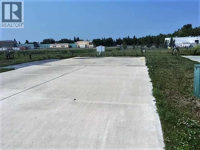 1 Cherry Lane SE — Three Hills, Alberta - Photo 4 of 6