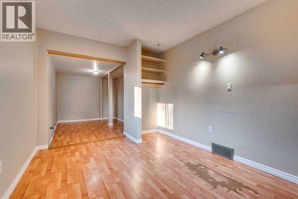 402 Main Street — Trochu, Alberta - Main photo