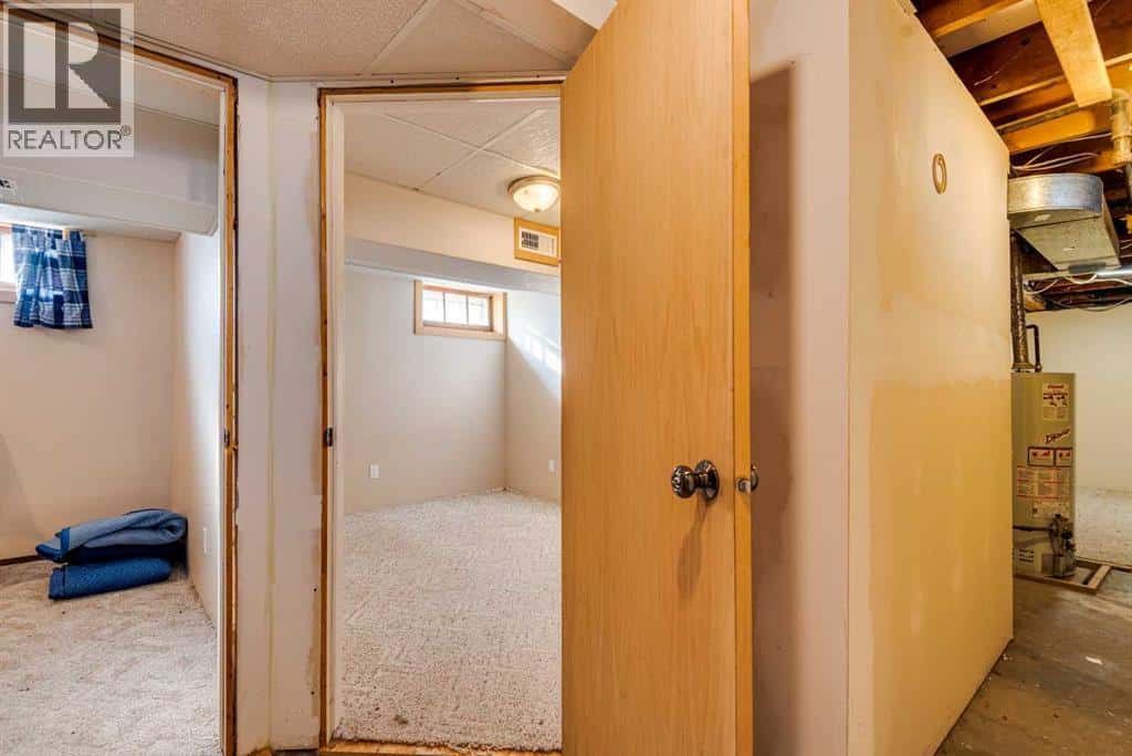 402 Main Street — Trochu, Alberta - Photo 5 of 31