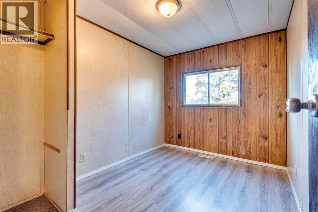 26, 501 School Road — Trochu, Alberta - Photo 2 of 25