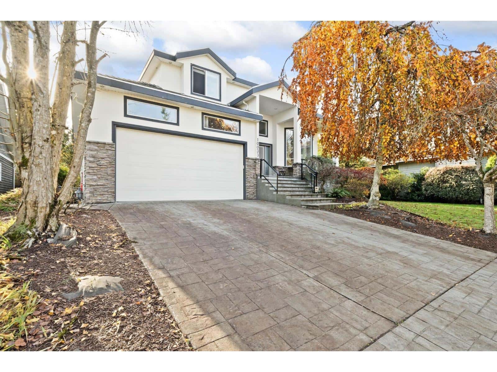 10033 181 STREET — Surrey, British Columbia - Photo 2 of 32