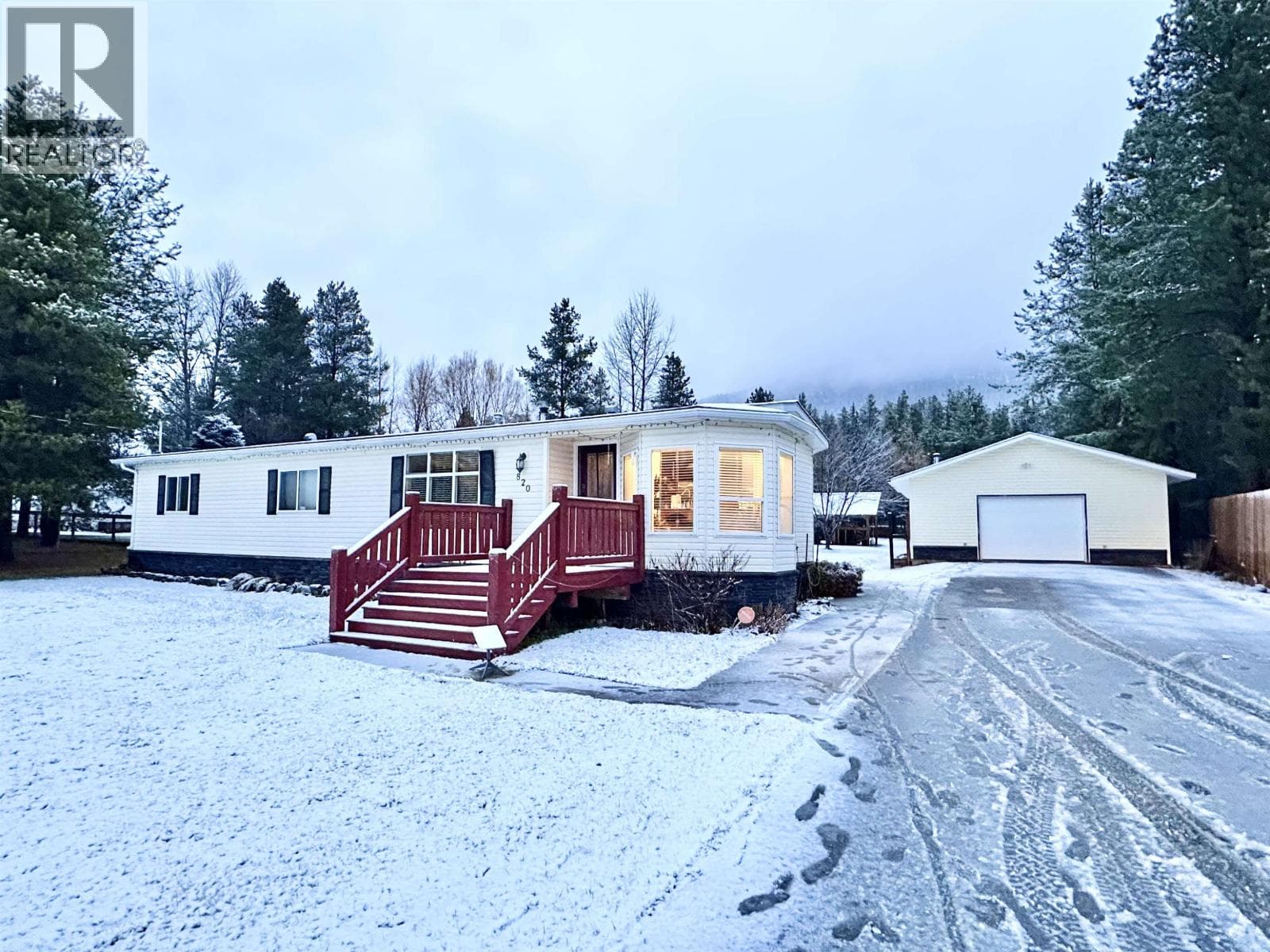 820 BEAVEN CRESCENT — Valemount, British Columbia - Main photo