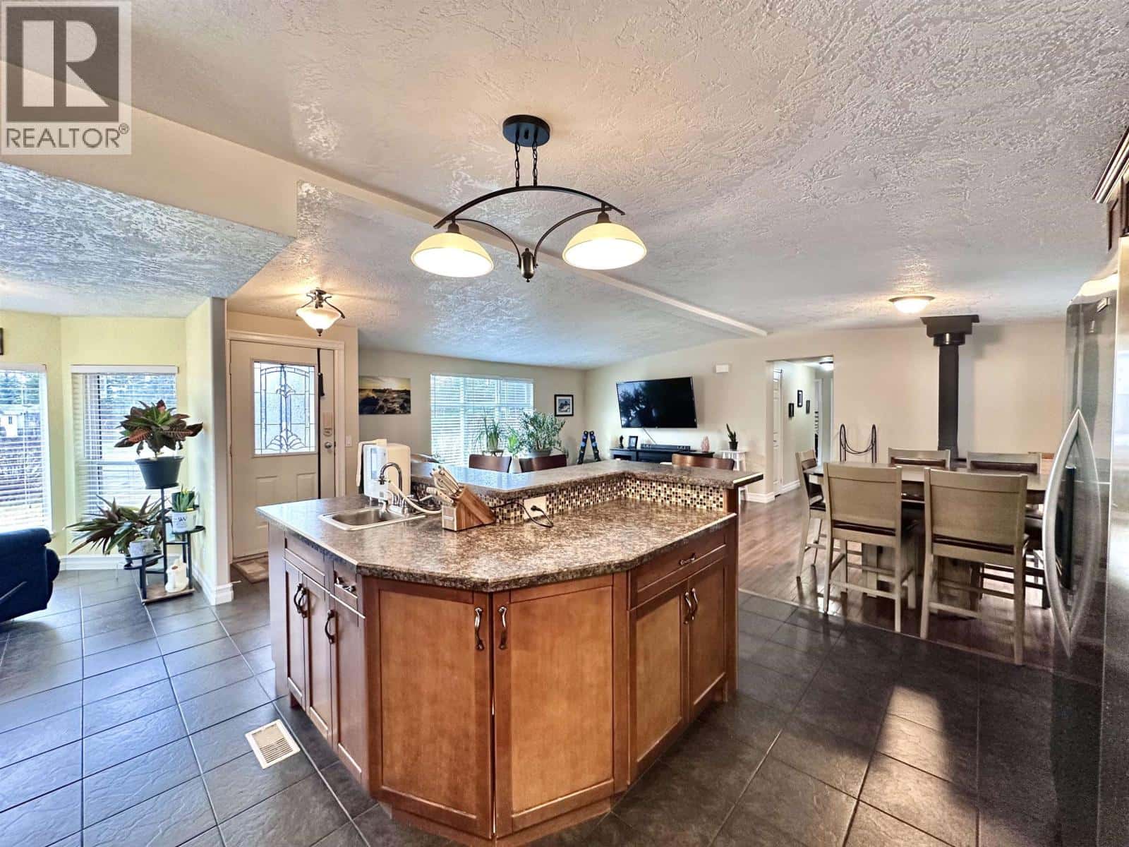 820 BEAVEN CRESCENT — Valemount, British Columbia - Photo 4 of 21