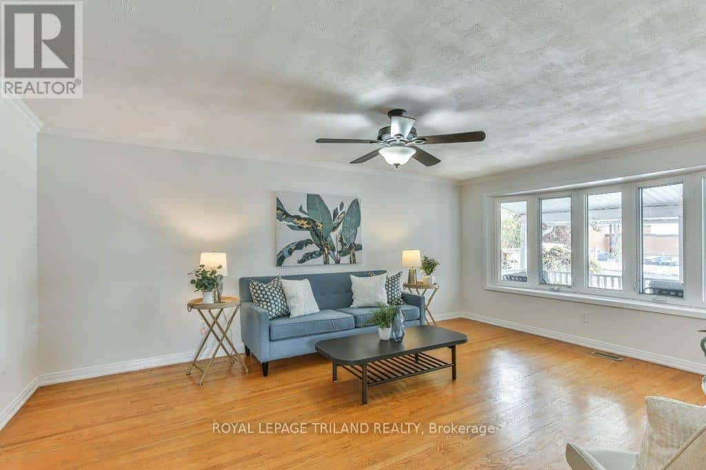 960 OSGOODE DRIVE — London South (South Y), Ontario - Photo 4 of 50