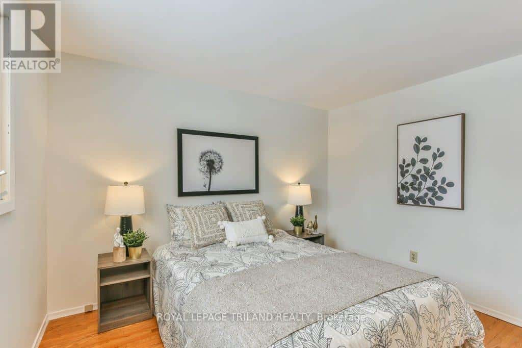 960 OSGOODE DRIVE — London South (South Y), Ontario - Photo 2 of 50