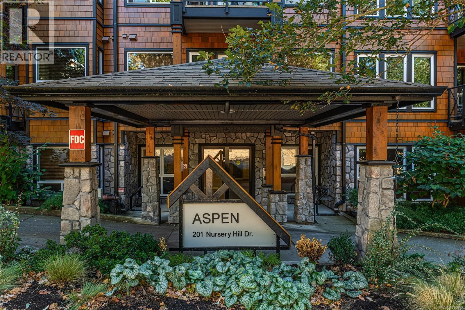 103 201 Nursery Hill Dr — View Royal, British Columbia - Main photo