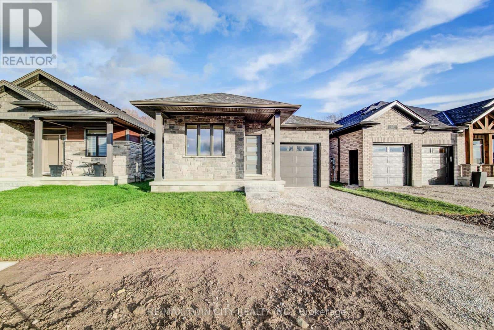 27 TUPELO CRESCENT — Woolwich, Ontario - Photo 3 of 46