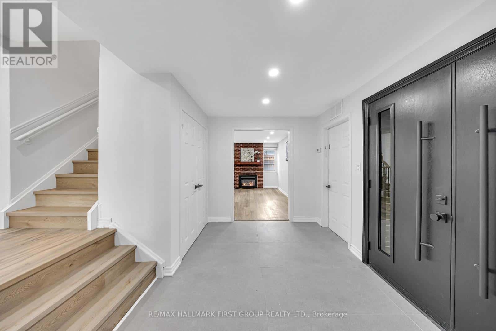 890 BRIARWOOD DRIVE — Oshawa (Pinecrest), Ontario - Photo 4 of 50