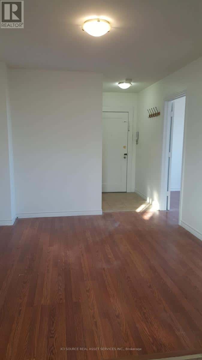 1 - 44 BARTONVILLE AVENUE W — Toronto (Mount Dennis), Ontario - Photo 4 of 10