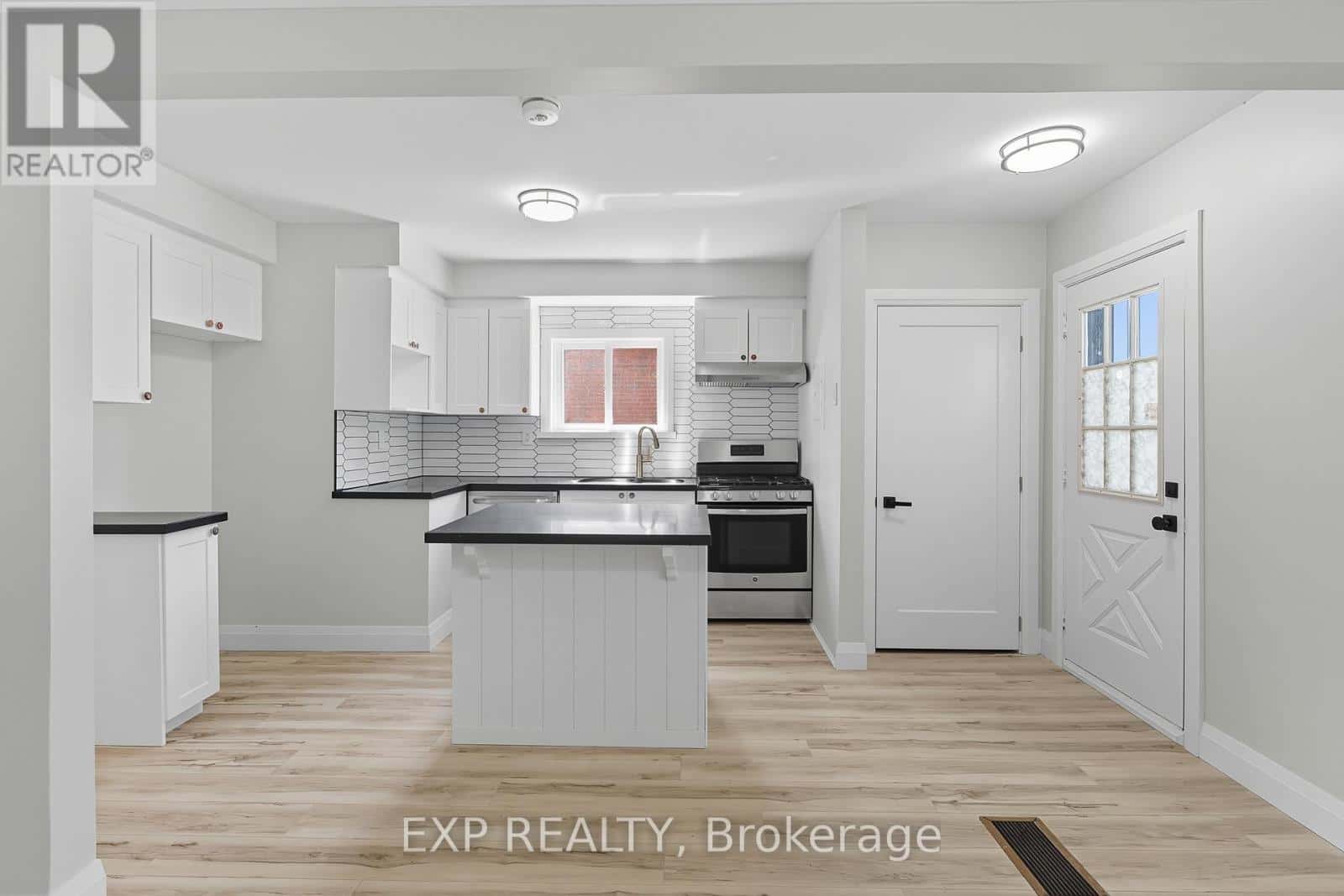 397 EAST 28TH STREET — Hamilton (Burkholme), Ontario - Photo 4 of 26