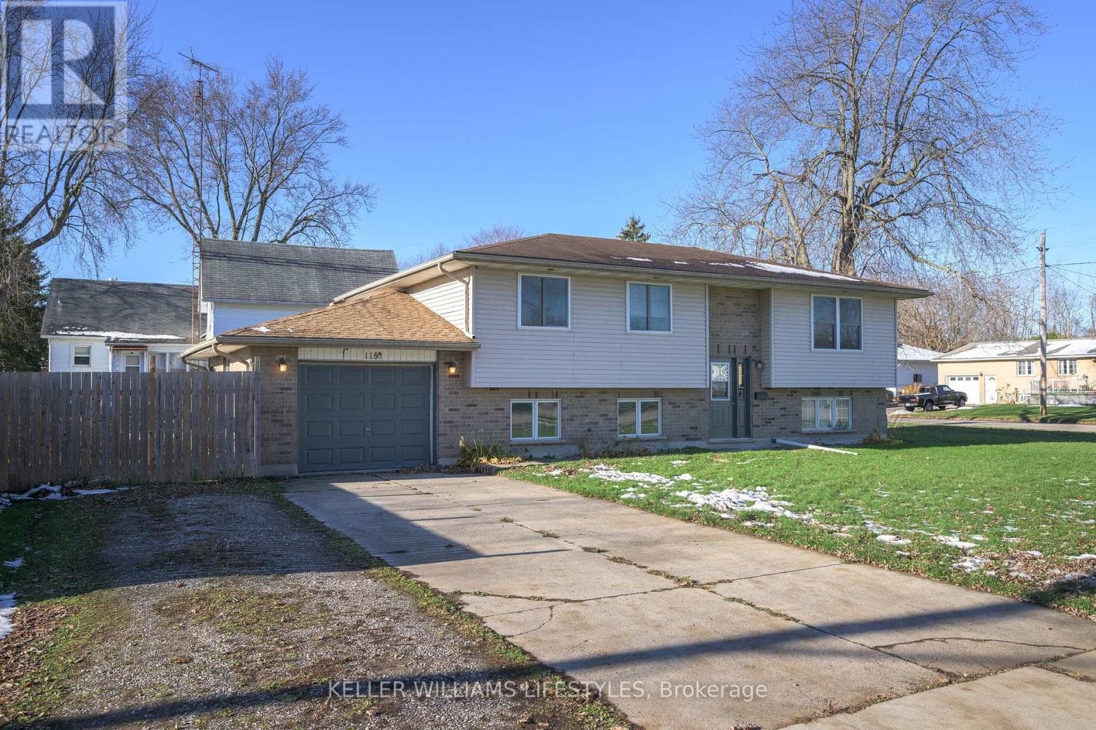 118 MAIN STREET — West Elgin (West Lorne), Ontario - Main photo