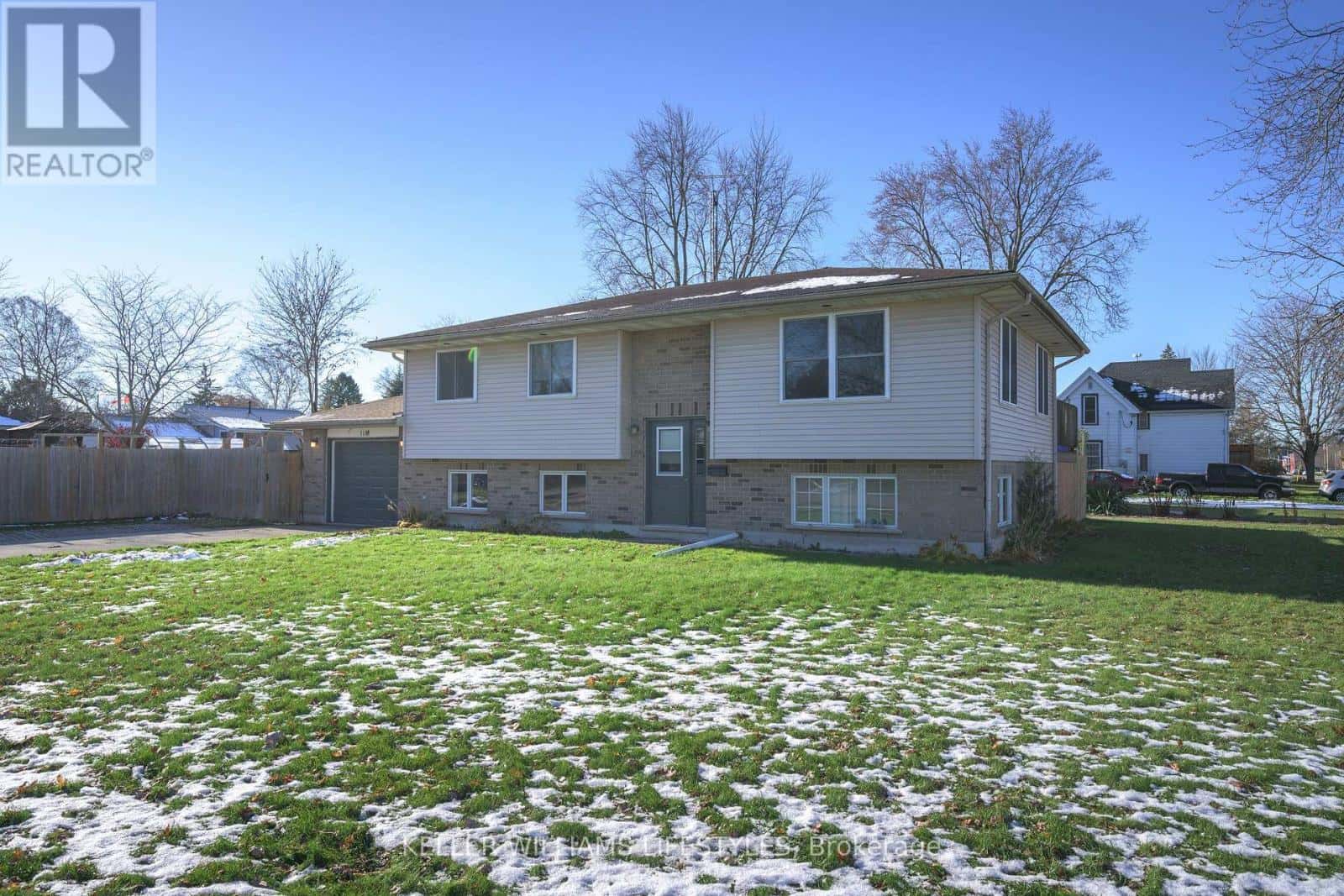 118 MAIN STREET — West Elgin (West Lorne), Ontario - Photo 3 of 28