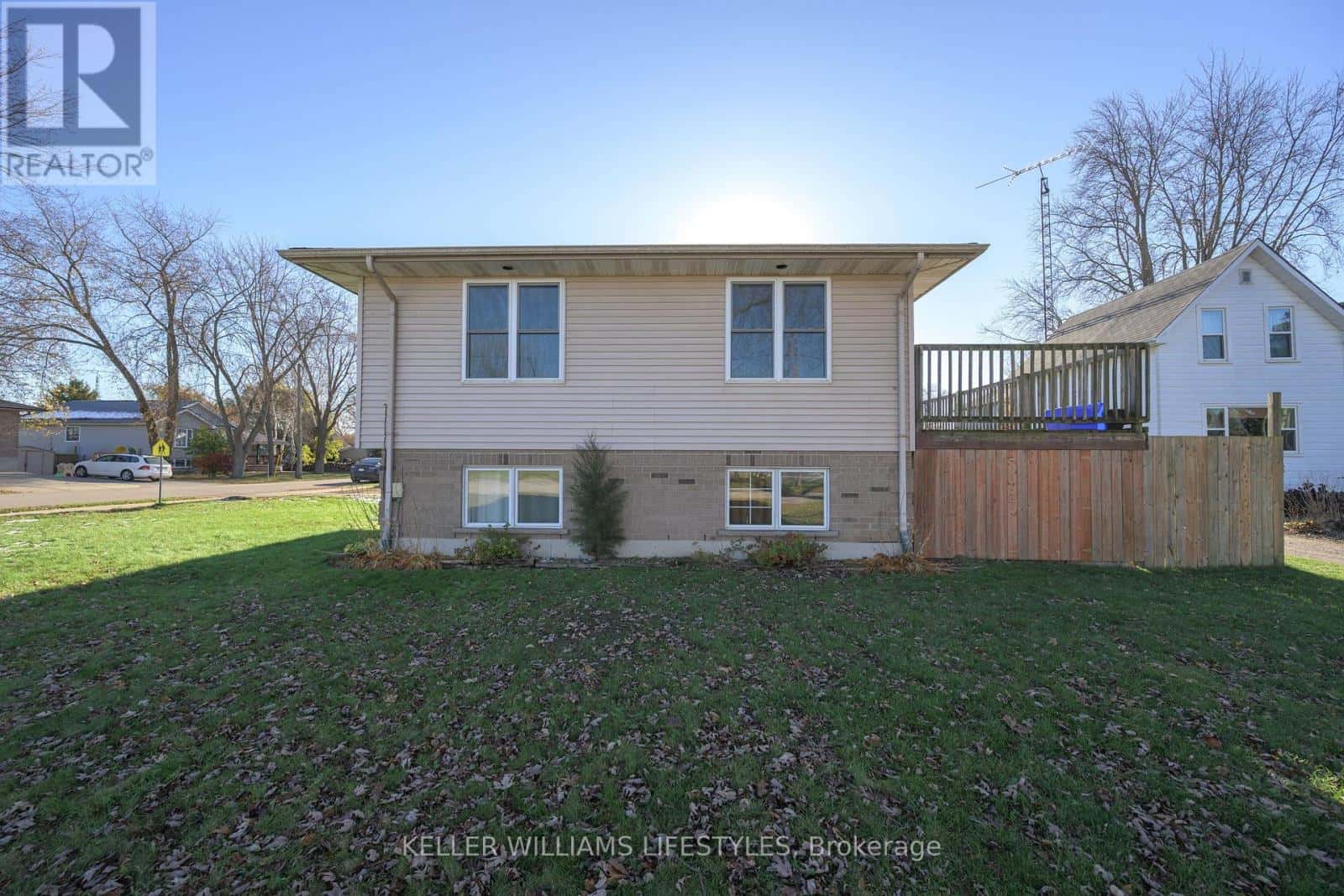 118 MAIN STREET — West Elgin (West Lorne), Ontario - Photo 4 of 28