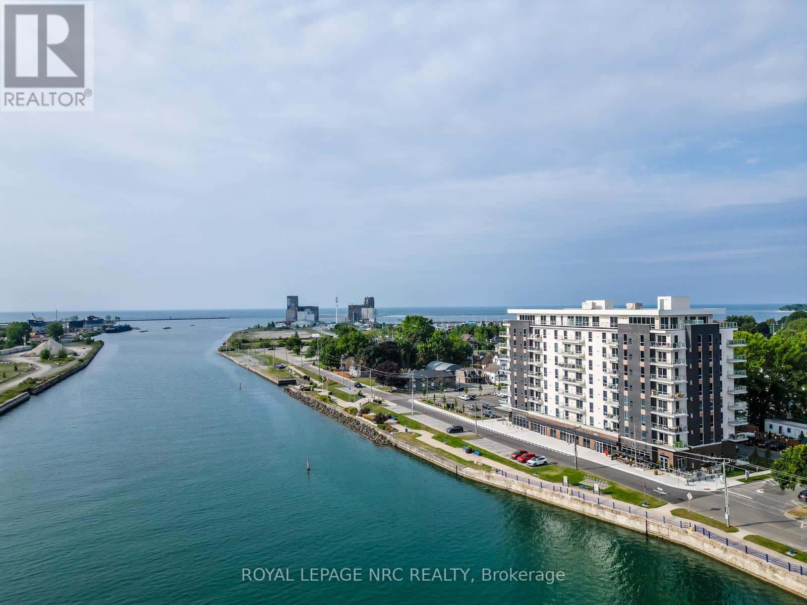 204 - 118 WEST STREET — Port Colborne (Sugarloaf), Ontario - Photo 2 of 28