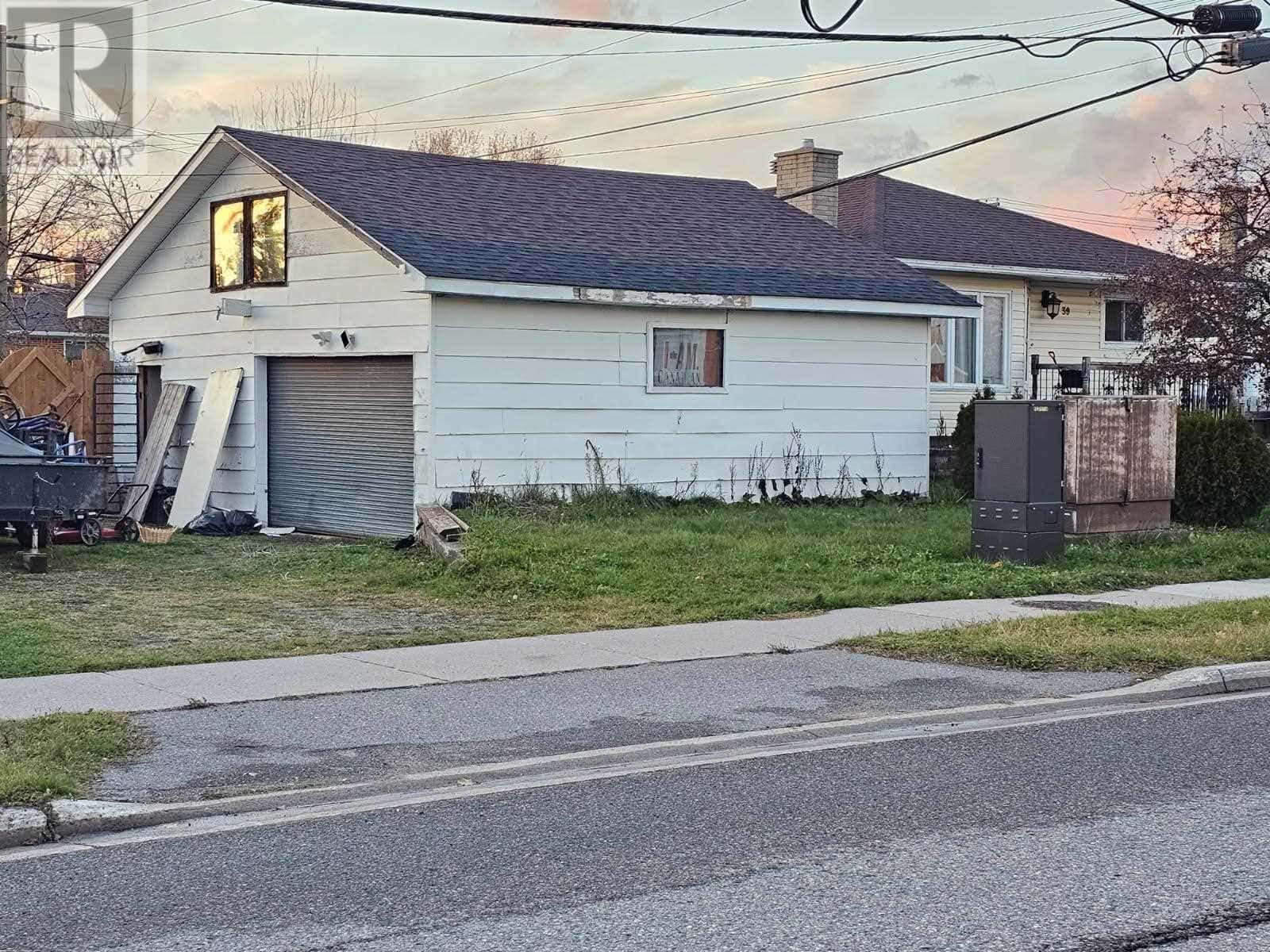 29 Pentagon BLVD — Sault Ste Marie, Ontario - Photo 2 of 3