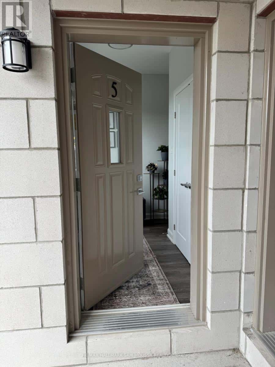 5 - 43 SENATORS GATE DRIVE — Perth, Ontario - Photo 2 of 15