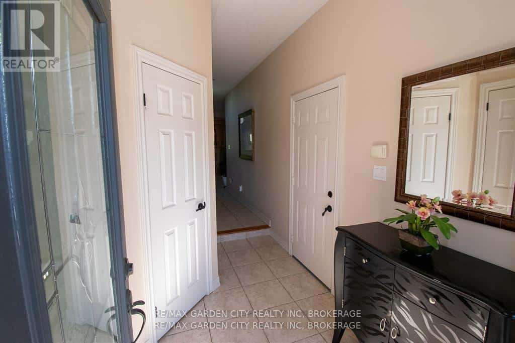 421 QUEENSTON STREET — St. Catharines (E. Chester), Ontario - Photo 4 of 39