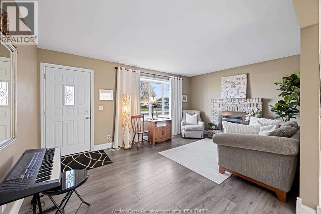 291 ELM — Stoney Point, Ontario - Photo 4 of 18