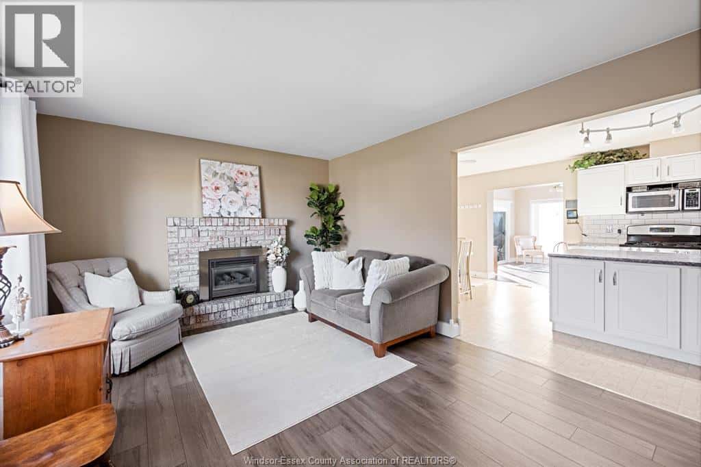 291 ELM — Stoney Point, Ontario - Photo 5 of 18