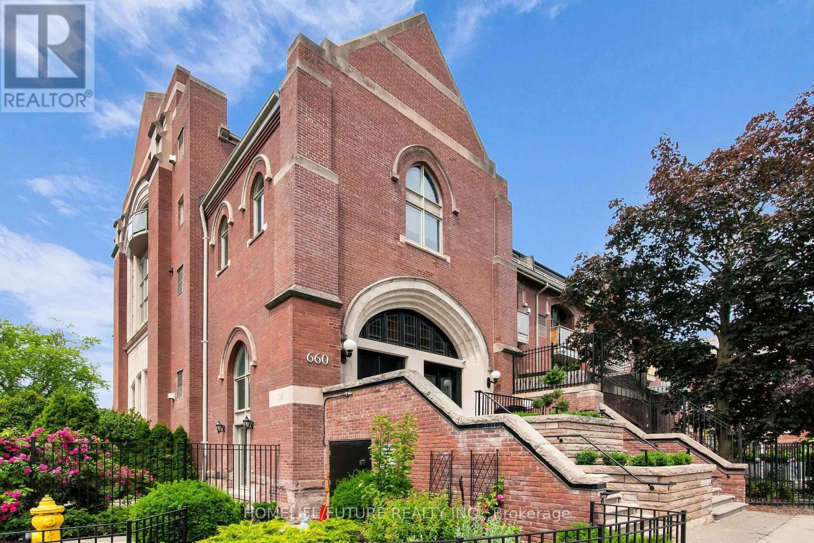 102 - 660 PAPE AVENUE — Toronto (North Riverdale), Ontario - Main photo