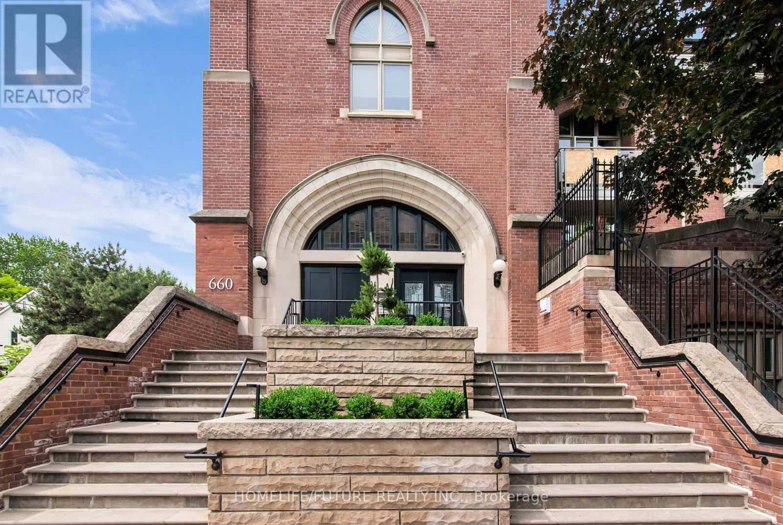 102 - 660 PAPE AVENUE — Toronto (North Riverdale), Ontario - Photo 2 of 13