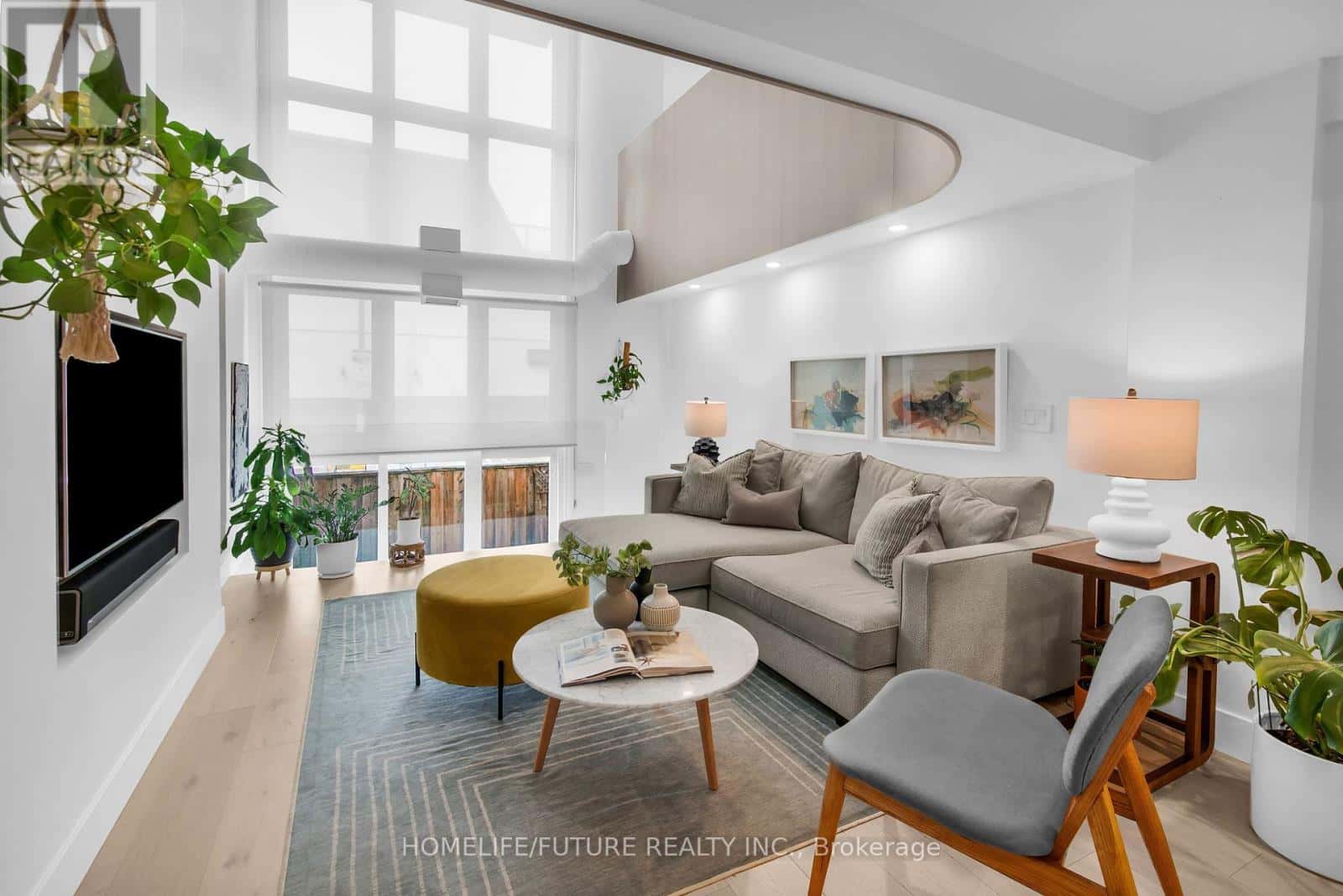 102 - 660 PAPE AVENUE — Toronto (North Riverdale), Ontario - Photo 3 of 13